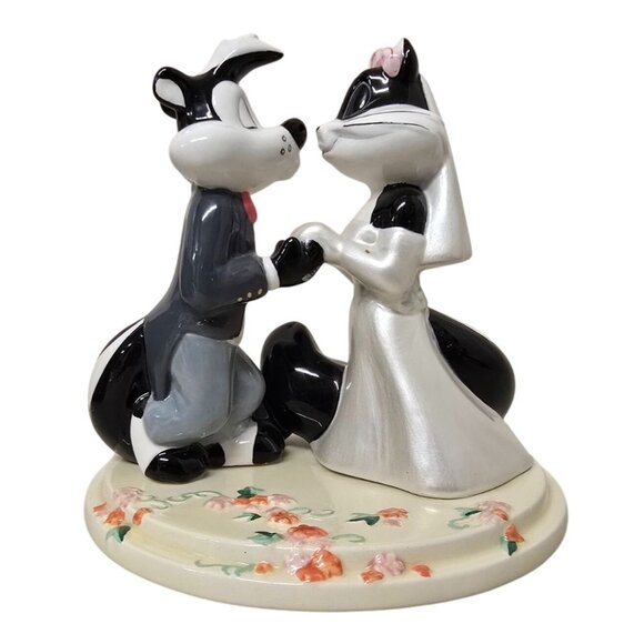 Looney Tunes Pepe Le Pew & Penelope Wedding 5.5" Figurine Wedding Cake Topper